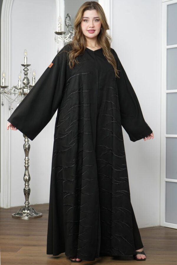 ⁦عباية حنين كلوش مطرزة بلاسود⁩ - الصورة ⁦3⁩