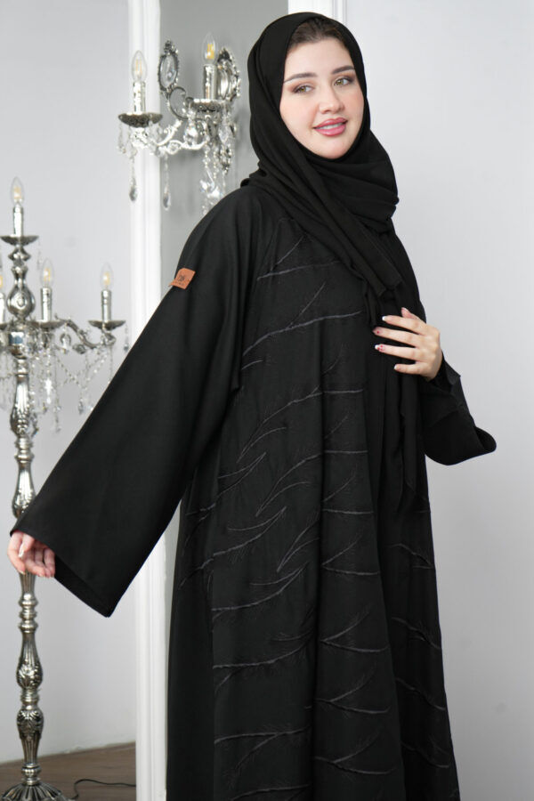 ⁦عباية حنين كلوش مطرزة بلاسود⁩ - الصورة ⁦5⁩