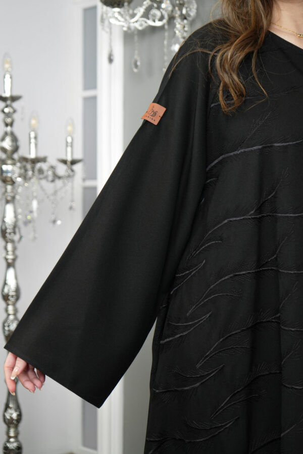 ⁦عباية حنين كلوش مطرزة بلاسود⁩ - الصورة ⁦8⁩