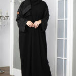 ⁦عباية كريب بشك على الأكمام على شكل  جذور ورد⁩ - الصورة ⁦4⁩