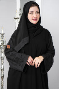 عباية كريب بشك على الأكمام على شكل جذور ورد