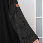 ⁦عباية كريب بشك على الأكمام على شكل  جذور ورد⁩ - الصورة ⁦9⁩