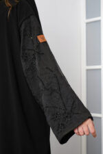 ⁦عباية كريب بشك على الأكمام على شكل  جذور ورد⁩ - الصورة ⁦9⁩