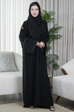 ⁦عبايه كارول كريب مطرزة بلون مخفي بلون اسود⁩ - الصورة ⁦3⁩