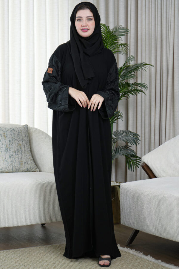 ⁦عبايه كريب بكم مفصول و شك اسود على اكمام⁩ - الصورة ⁦3⁩