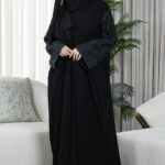 ⁦عبايه كريب بكم مفصول و شك اسود على اكمام⁩ - الصورة ⁦4⁩