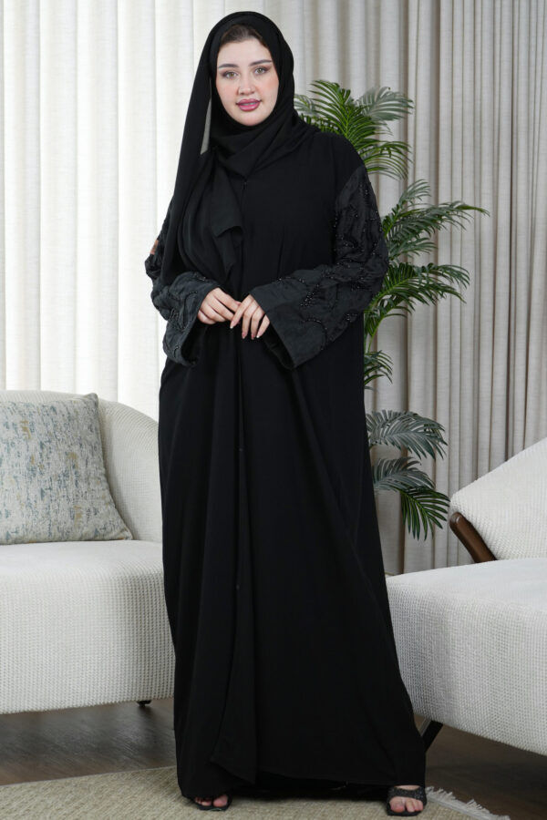 ⁦عبايه كريب بكم مفصول و شك اسود على اكمام⁩ - الصورة ⁦4⁩