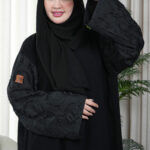 ⁦عبايه كريب بكم مفصول و شك اسود على اكمام⁩ - الصورة ⁦5⁩