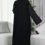 ⁦عبايه كريب بكم مفصول و شك اسود على اكمام⁩ - الصورة ⁦6⁩