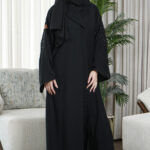 ⁦عباية بياقة دائري بشك يدوى على اكتاف بخيوط اسود⁩ - الصورة ⁦3⁩