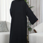 ⁦عباية بياقة دائري بشك يدوى على اكتاف بخيوط اسود⁩ - الصورة ⁦5⁩