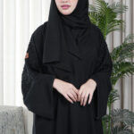 عباية بياقة دائري بشك يدوى على اكتاف بخيوط اسود