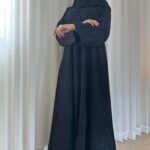 ⁦عبايه كلوش بتطريز مخفي من كم و اسفل العبايه⁩ - الصورة ⁦3⁩