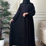 ⁦عبايه كلوش بتطريز مخفي من كم و اسفل العبايه⁩ - الصورة ⁦5⁩