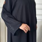 ⁦عبايه كلوش بتطريز مخفي من كم و اسفل العبايه⁩ - الصورة ⁦6⁩