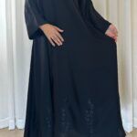 عبايه كلوش بتطريز مخفي من كم و اسفل العبايه