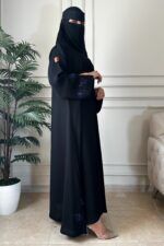 ⁦عباية سيلين مزينة بشك مخفي بلون كحلي⁩ - الصورة ⁦2⁩