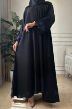 ⁦عباية سيلين مزينة بشك مخفي بلون كحلي⁩ - الصورة ⁦5⁩