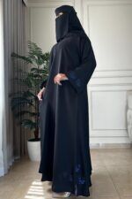 عباية سيلين مزينة بشك مخفي بلون كحلي