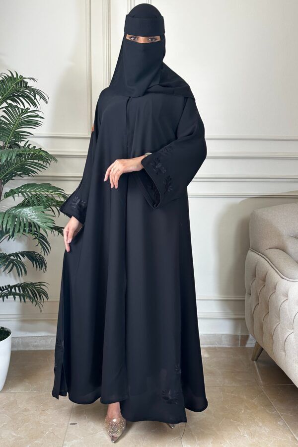⁦عباية مزينة بشك مخفي بلون اسود⁩ - الصورة ⁦7⁩