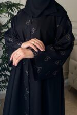 ⁦عبايه كلوش بتطريز مخفي من امام و كم بلون مخفي⁩ - الصورة ⁦8⁩