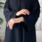 عباية باكمام مطرزة ورود اسود