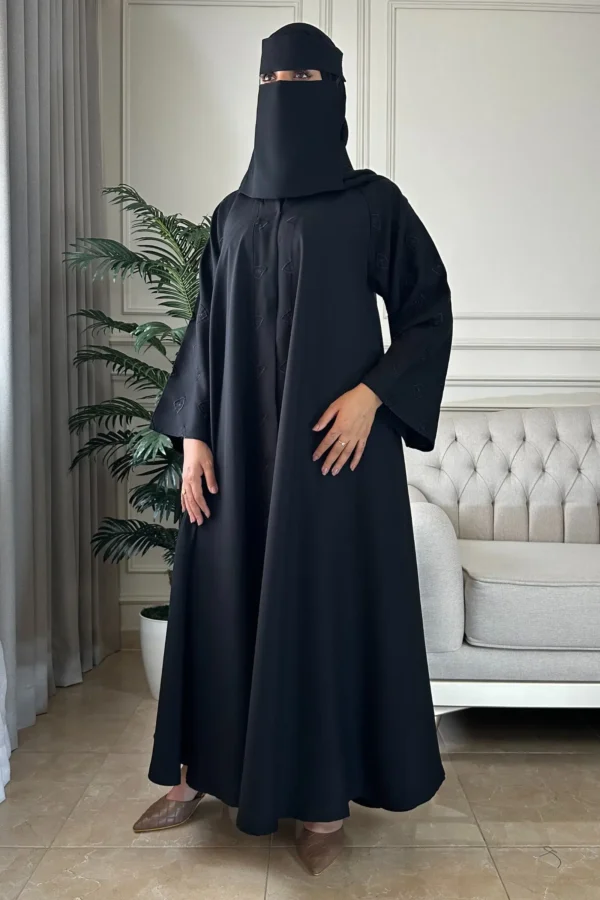 ⁦عباية كلوش بتطريز مخفي من امام و كم بلون اسود⁩ - الصورة ⁦6⁩
