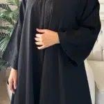 عباية كلوش بتطريز مخفي من امام و كم بلون اسود