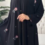 ⁦عباية كلوش شيفون مبطنه و مورده بلون وردي⁩ - الصورة ⁦6⁩