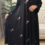 ⁦عباية كلوش شيفون مبطنه و مورده بلون وردي⁩ - الصورة ⁦7⁩