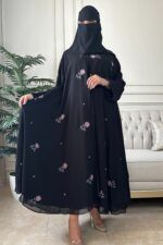 ⁦عباية كلوش شيفون مبطنه و مورده بلون وردي⁩ - الصورة ⁦8⁩