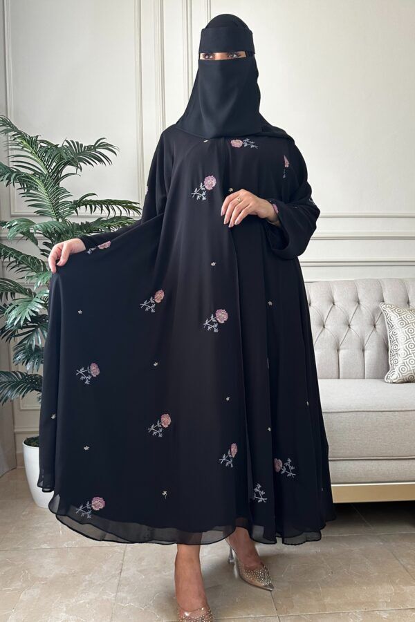 ⁦عباية كلوش شيفون مبطنه و مورده بلون وردي⁩ - الصورة ⁦8⁩