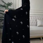 ⁦عباية كلوش شيفون مبطنه و مورده بلون رمادي⁩ - الصورة ⁦2⁩