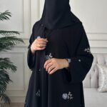 ⁦عباية كلوش شيفون مبطنه و مورده بلون رمادي⁩ - الصورة ⁦4⁩