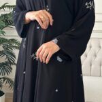 ⁦عباية كلوش شيفون مبطنه و مورده بلون رمادي⁩ - الصورة ⁦8⁩