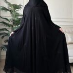 عباية شيفون كلوش مبطنه و مورده بلون اسود