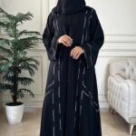 ⁦عبايه كتف بشريط شك ناعم و فصوص محدد من اطراف⁩ - الصورة ⁦3⁩