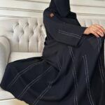 ⁦عبايه كتف بشريط شك مطرز و فصوص محدد من اطراف من اسفل عبايه⁩ - الصورة ⁦6⁩