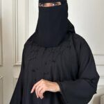 ⁦عبايه كتف بقيطان ناعم و شك محدد من اطراف قيطان⁩ - الصورة ⁦2⁩