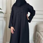 ⁦عبايه كتف بقيطان ناعم و شك محدد من اطراف قيطان⁩ - الصورة ⁦3⁩