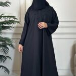⁦عبايه كتف بقيطان ناعم و شك محدد من اطراف قيطان⁩ - الصورة ⁦5⁩