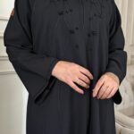 عبايه كتف بقيطان ناعم و شك محدد من اطراف قيطان