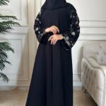 عباية باكمام مطرزة كامل بورد ملون