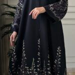 ⁦عبايه رازان كلوش بتطريز ملون من كم واسفل العباية⁩ - الصورة ⁦8⁩