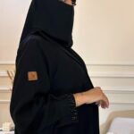 عباية بياقة وشك لولو أسود على الأكمام من زارينا