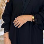 عباية بياقة وشك لولو أسود على الأكمام من زارينا