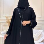 ⁦عبايه بليزر و شك لولو ابيض على اكمام⁩ - الصورة ⁦3⁩