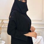 عباية كلوش بياقة ومطرزة بورد كامل للعباية