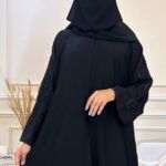 ⁦عباية كتف باكمام مطرزة بورد زهريه بالاسود⁩ - الصورة ⁦6⁩