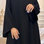 عباية مقفلة كلاسيك محددة بأسود